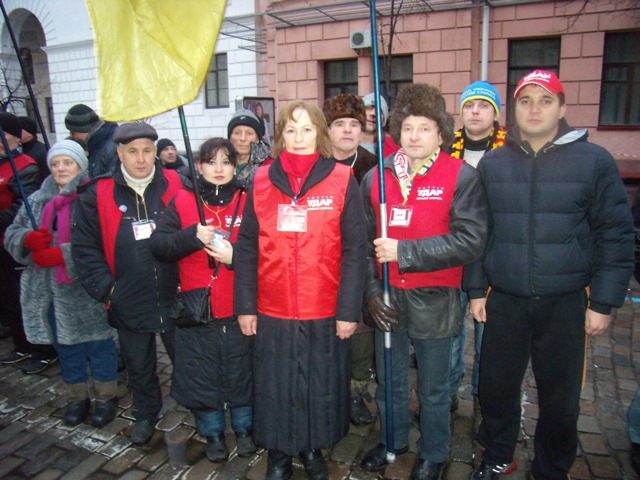 Інструктаж «ударівської» самооборони Майдану. Група Черкаських охоронців на чолі із координатором Тетяною Богомол