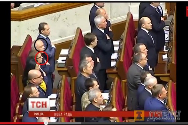 Під час прийняття присяги новообраною Радою. Відео ТСН