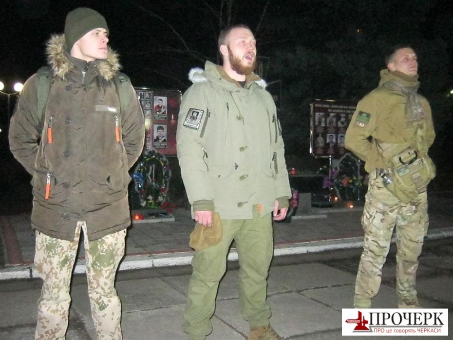 Виступає Дмитро Кухарчук (у центрі)