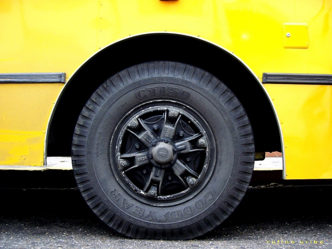 yellow_bus_wheel