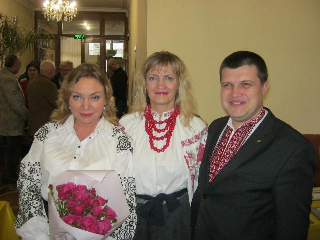 (Зліва направо) Леся Островська, активний член Історичного клубу „Холодний Яр” з Обухова Люба Криворот і Євген Букет