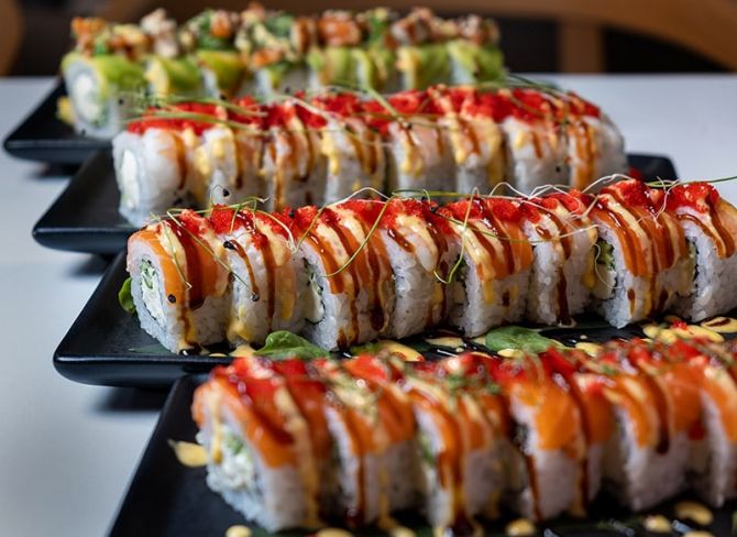 dostavka-sushi-kh-rollclub-ot-schefa