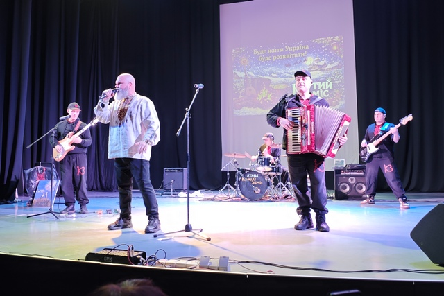 Основою концертної програми став виступ гурту з Чигиринщини «Крутий Заміс»