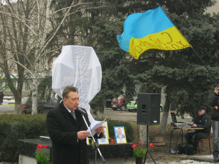 Лідер ГО „Територія гідності” й ініціатор встановлення пам’ятного знаку Анатолій Терещенко переконаний, що на прикладі Небесного воїнства потрібно виховувати у молоді гордість за свою націю і жертовність