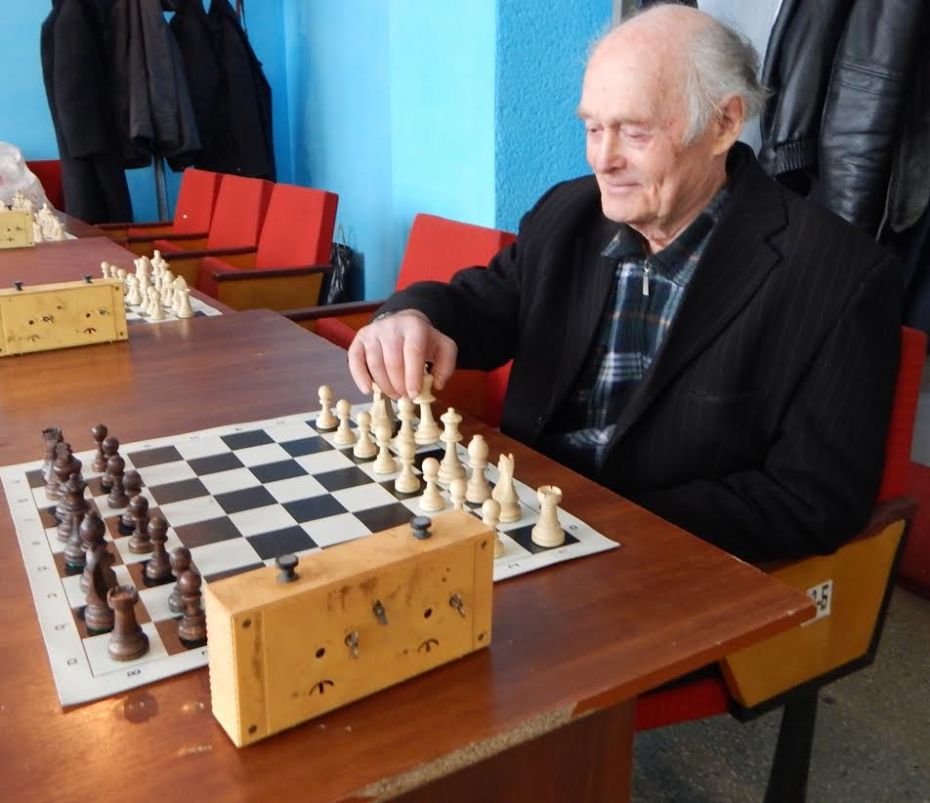 Найстарший шаховий боєць Іван Іванов із Васютинець