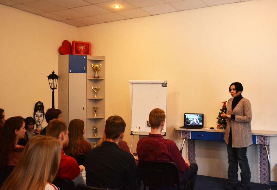 урок доброти у Черкаському державному бізнес-коледжі 1