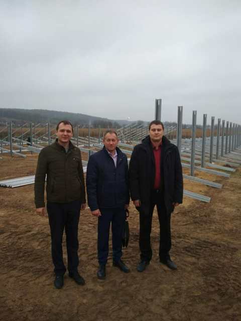 поле сонячних батарей