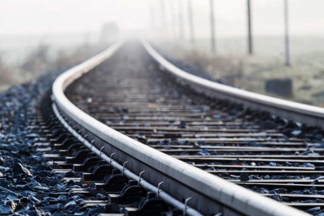 depositphotos_10986450-stock-photo-railway-line-in-morning-fog