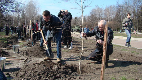 На суботнику мер працював у парі із своїм першим заступником Віктором Беззубенком