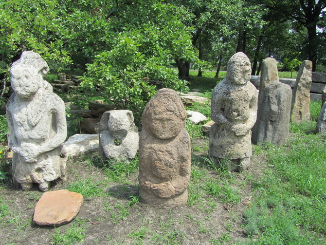 Старовинні скульптури українських «аборигенів»