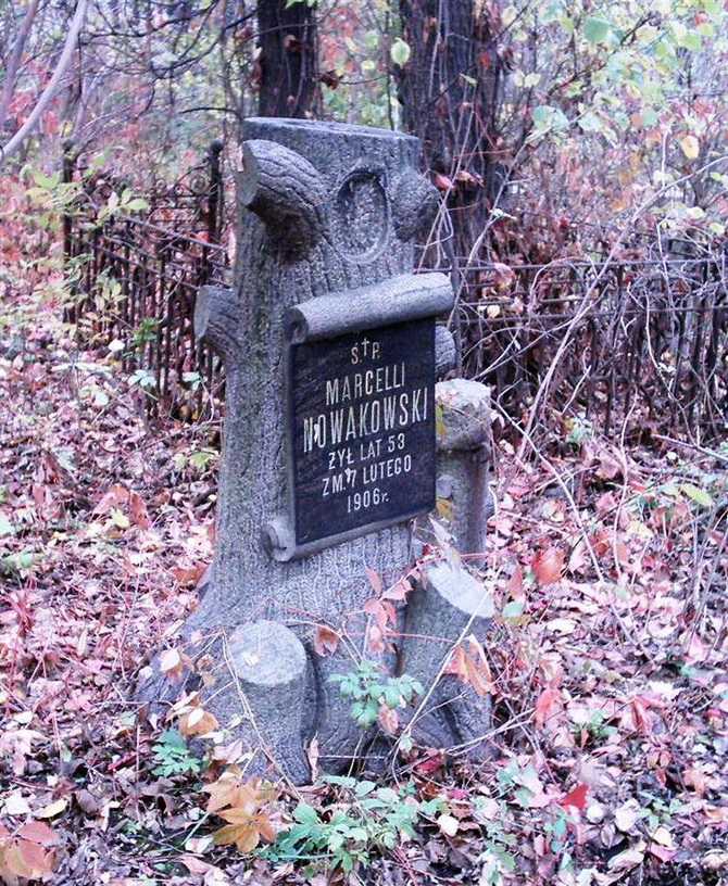 Це далеко не найкращий надгробок з тих, що були на польському кладовищі