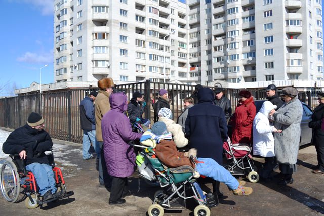 Сім’ї з інвалідами чекали губернатора, але він прислав свого заступника Вовченка