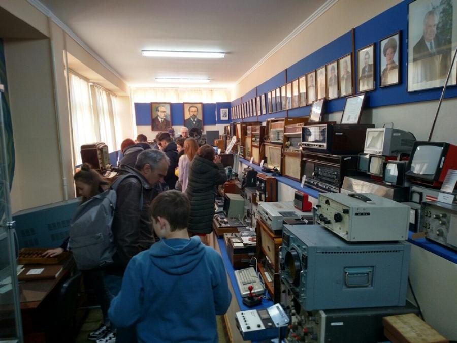 f807a13e3150a35b61bb4ff937ef9030_XL