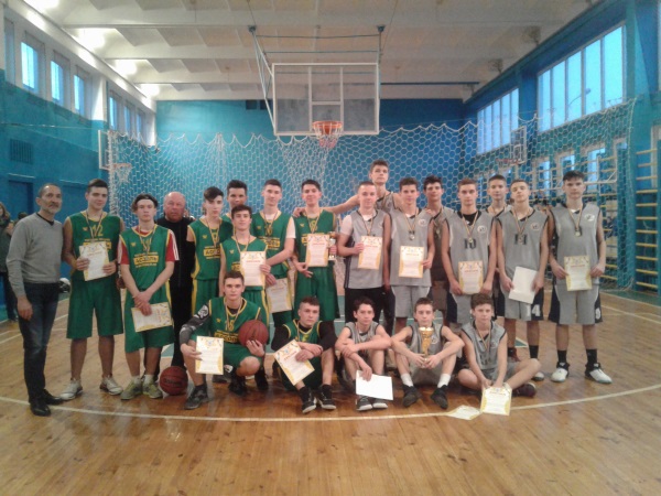 Хлопці спільне фото