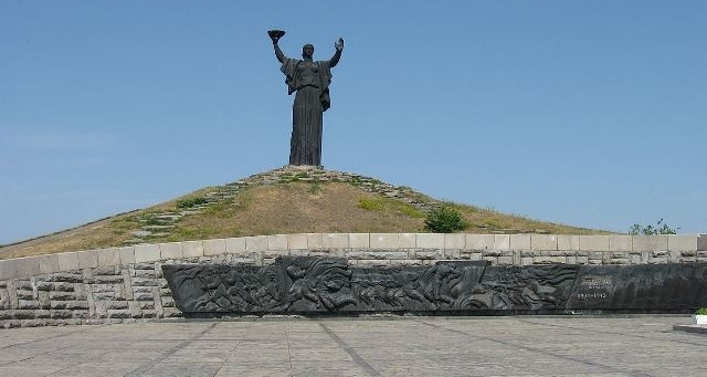 1551879674_1200px-memorial_slavy_u_cherkasakh
