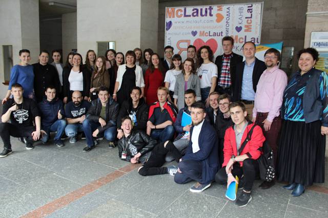 56907784_353436041944189_5890809398950887424_n