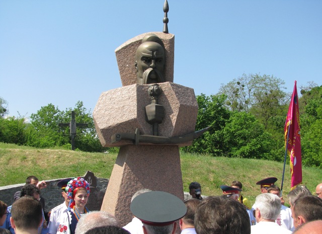 Покладання квітів до пам’ятника Івану Підкові