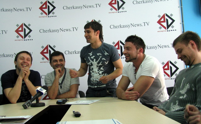 Хлопці спеціально приїхали у Черкаси та Полтаву для прес-конференцій, які передують їх концертним виступам у цих містах