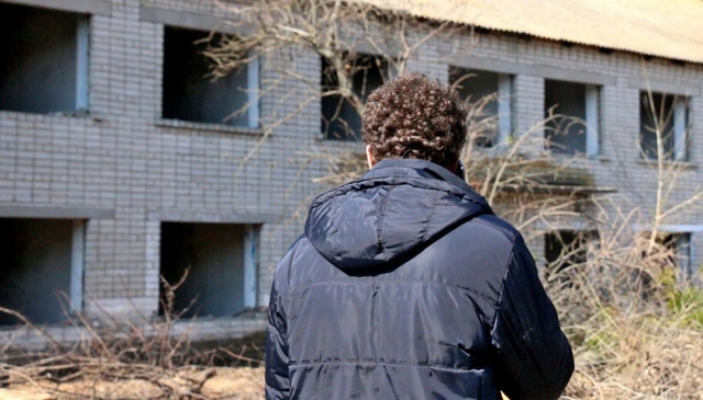 Артем хоче залучити молодь, та поселити її у відбудований старий гуртожиток