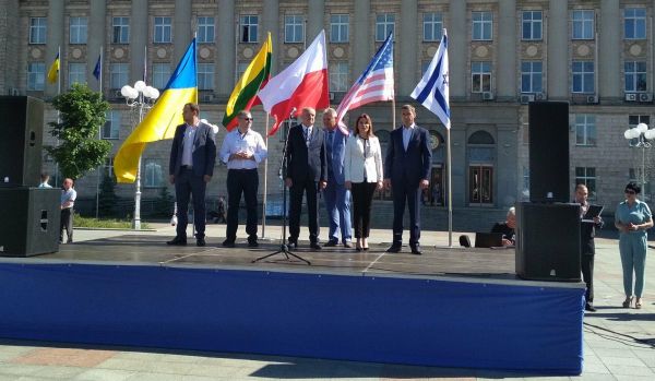 33923927_1647744465280585_4414310753390034944_n