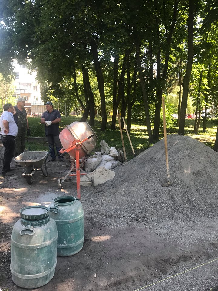 33753512_2225379414155709_5770021045843001344_n