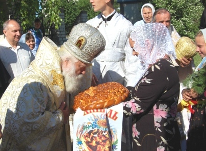 Владику Софронія у Шполі зустрічали хлібом-сіллю