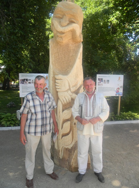 Батько Котигорошка зі своїми батьками-скульпторами