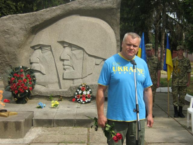 Вклоняюся вам! Ми передамо своїм дітям вашу гідність і ваш досвід”, – пообіцяв ветеранам у Смілі учасник АТО Олексій Цибко