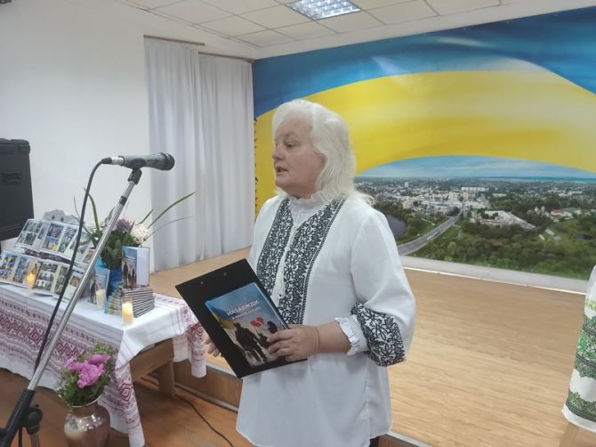 Ведуча заходу і дизайнерка книжки журналістка Юлія Харченко