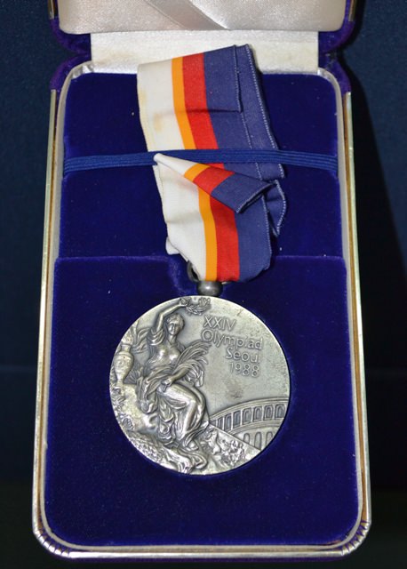 Один з найцінніших експонатів – срібна медаль Олександра Мотузенка