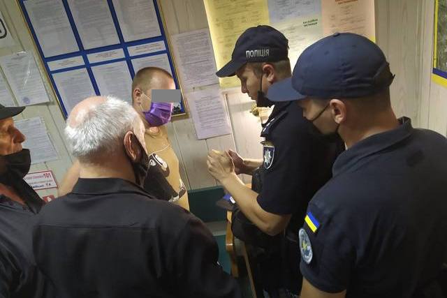 До суду з речовиною, схожою на наркотичну (3)