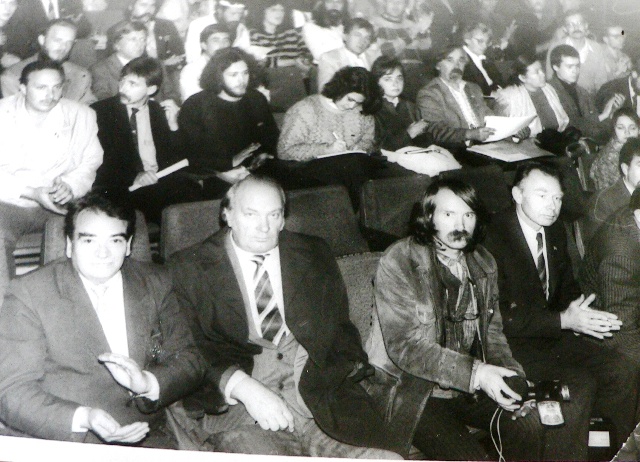 З'їзд Української республіканської партії. 2 квітня 1990 року, м. Київ. Я другий ліворуч посередині