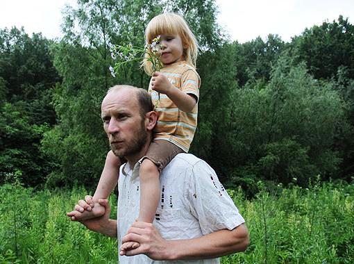 Для Алексея Юрченко город - это тюрьма. Он верит, что его дочь Полина также будет жить на хуторе. Фото Игоря ЕФИМОВА