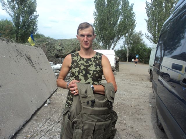 Краматорськ. Монастирищенські волонтери привезли земляку Вані Салію бронежилет