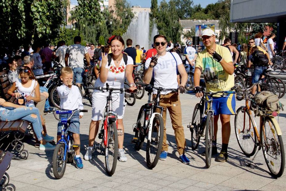 Крайній справа - черкаський поет Олексій Юрін. Фото з "Фейсбуку" користувача Tatyana Tatyana