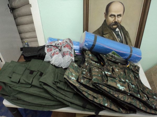 Історію переписати складно. Бронежилети волонтери ГО Народна рада готують до відправки на Схід бійцям АТО