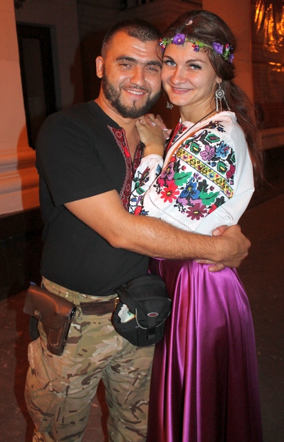 Фото: "Художник" зі своєю дружиною Ангеліною