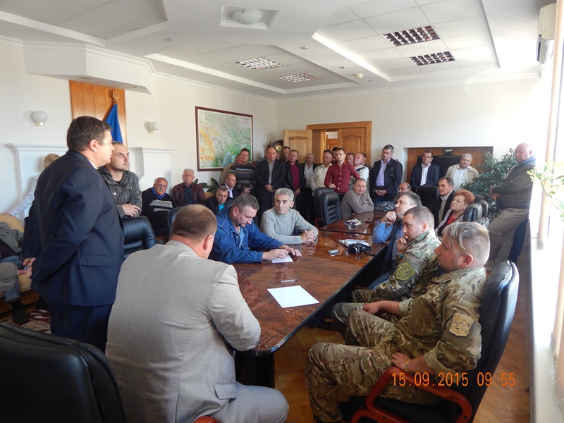 «Незалежно від подій, що сталися і були висвітлені раніше, я запевняю громадськість, що я не допущу виконання неякісних ремонтних робіт і відповідно їх оплату, будь-якою організацією, незалежно від форми власності, а не лише ДП «Черкаський облавтодор», – заявив Мартинюк одразу після того, як громадськість його відвідала «Незалежно від подій, що сталися і були висвітлені раніше, я запевняю громадськість, що я не допущу виконання неякісних ремонтних робіт і відповідно їх оплату, будь-якою організацією, незалежно від форми власності, а не лише ДП «Черкаський облавтодор», – заявив Мартинюк одразу після того, як громадськість його відвідала