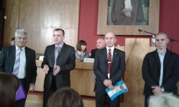 ^C97857627615AA68BE46C2C72583BEE58B0AFCAE6EEC781A77^pimgpsh_fullsize_distr