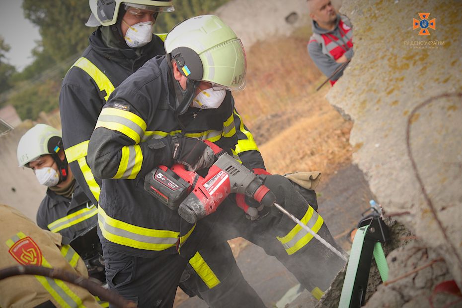 Рятувальники тренувалися проводити пошуково-рятувальні роботи в умовах міста