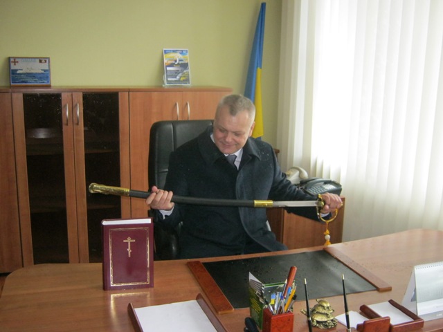 Місцеві афганці подарували Олексію Цибку шаблю