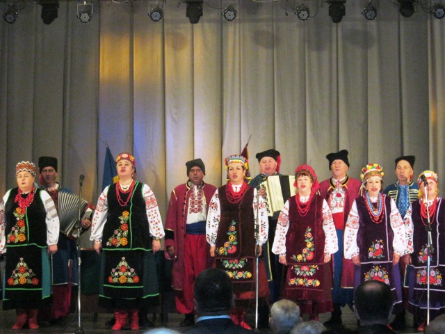 Гімн України співає козацький гурт „Заграва”