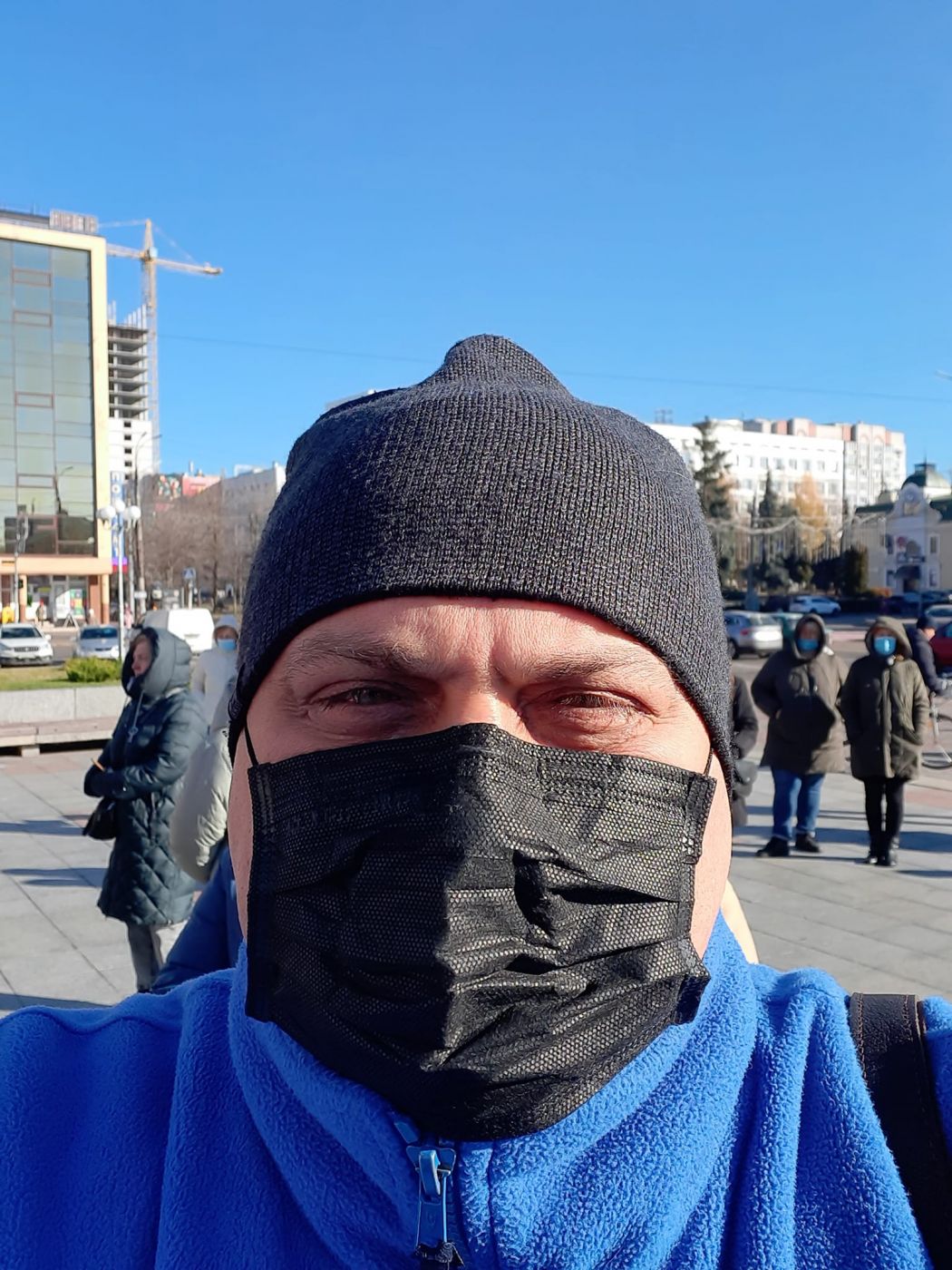 Sergii Sukhin: У Черкасах пройшов протест проти вакцинації. Хоча , скоріше, це протест проти білих плям у Законодавстві, ніж проти самої вакцинації. Чи мають право громадяни збиратися на мирний протест? Звісно, мають. Особисто мені не сподобалося, що більшість громадян зовсім не дотримувалася карантинних обмежень - стояли кучно, масок не надягали. Після цього протесту, частина точно попаде до лікарень.