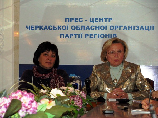 Екс-нардеп Наталія Горбенко (справа) вже підтвердила намір балотуватися до Верховної Ради України