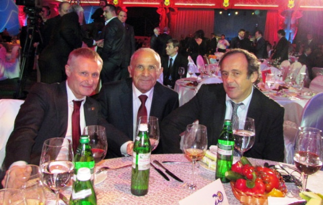 Анатолій Заяєв рік тому під час святкування 20-річчя ФФУ разом із Суркісом та Платіні