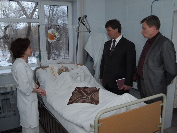 Як депутат обласної ради А. Крохмаль частий гість в лікарнях. За свої кошти він закупив нове обладнання для міської лікарні.