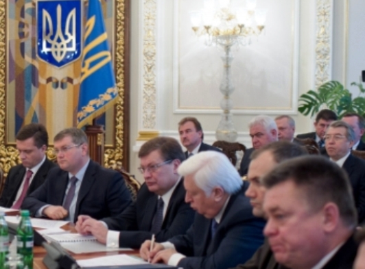 Президентські фотокамери зафіксували Сергія Тулуба у другому ряду. Фото з сайту Президента