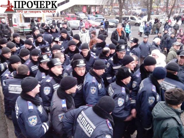 Міліціонери намагалися прорватися з лівого боку від активістів