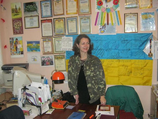 Волонтер Олена Фесенко, незважаючи на інвалідність, гроші на волонтерську діяльність заробляє сама