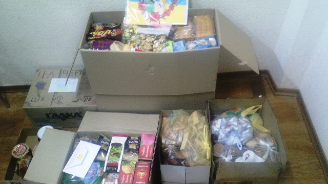 Зібрані школярами солодощі для військових